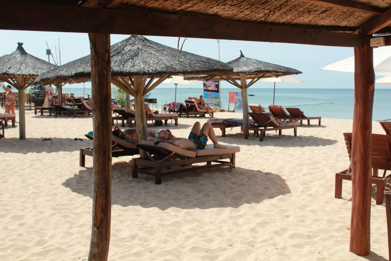 Coastal Village Beach Resort דואונג דונג מראה חיצוני תמונה