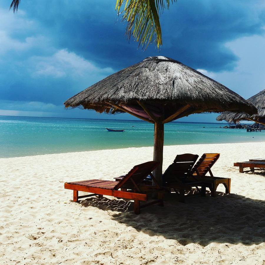 Coastal Village Beach Resort דואונג דונג מראה חיצוני תמונה