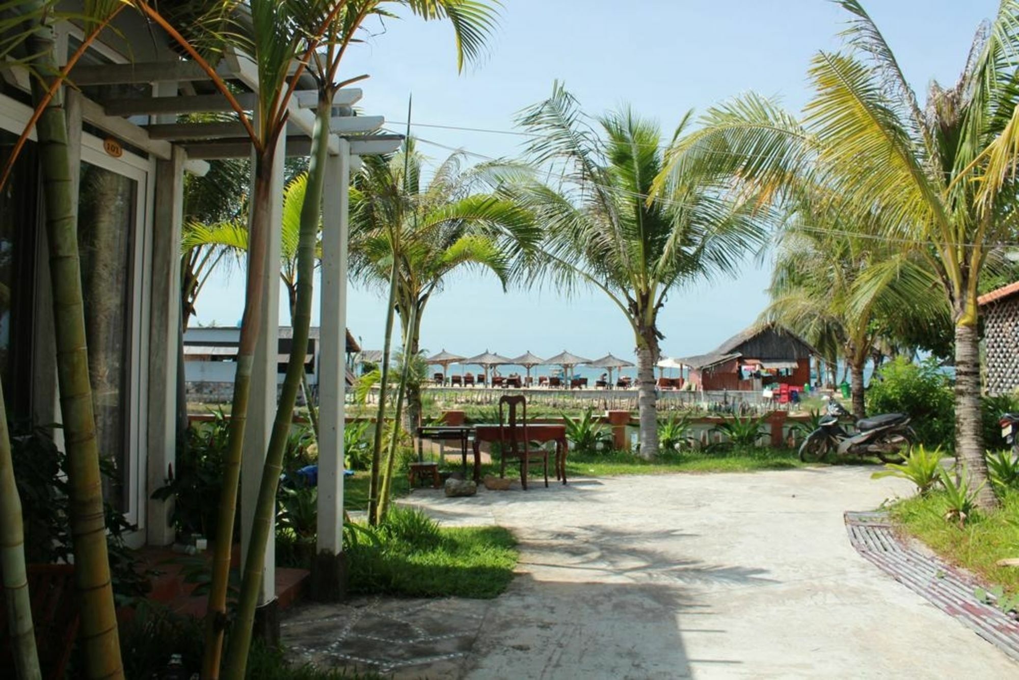 Coastal Village Beach Resort דואונג דונג מראה חיצוני תמונה