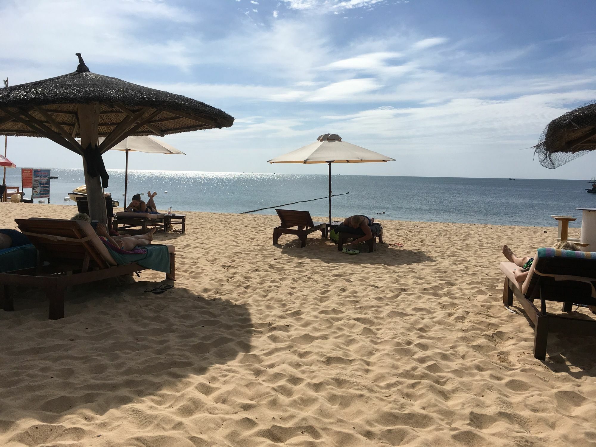 Coastal Village Beach Resort דואונג דונג מראה חיצוני תמונה